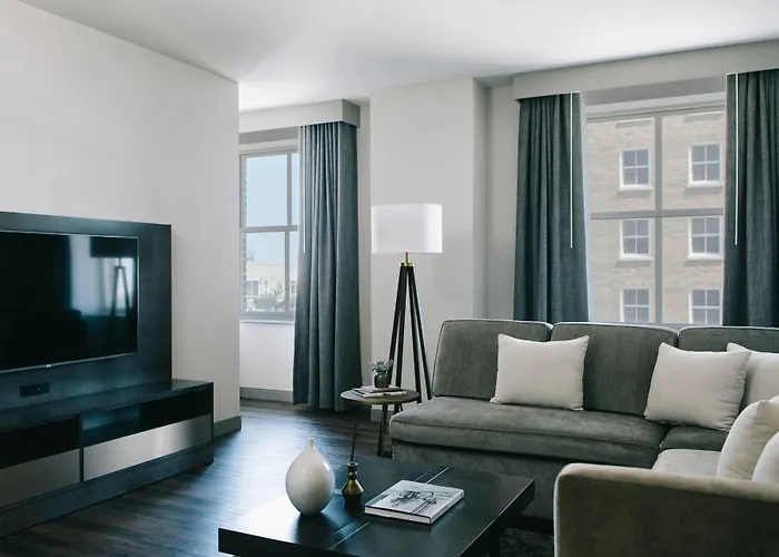 Hotel: Marriott St. Louis Grand